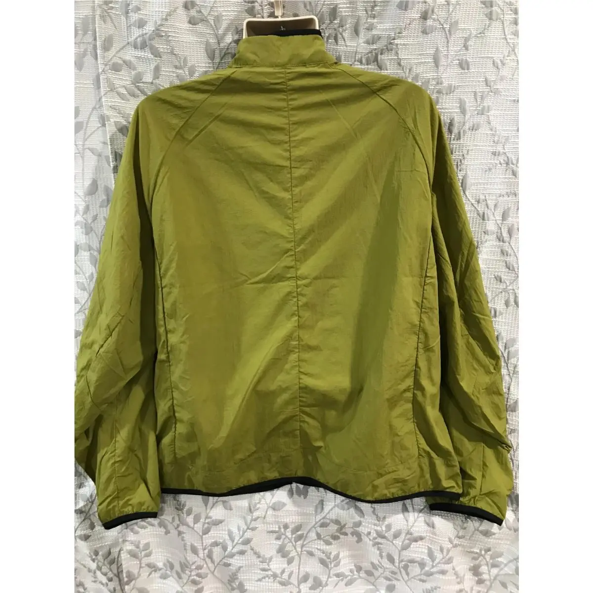 Nike clothing - Moss Green (UPC: 197597263533) 0