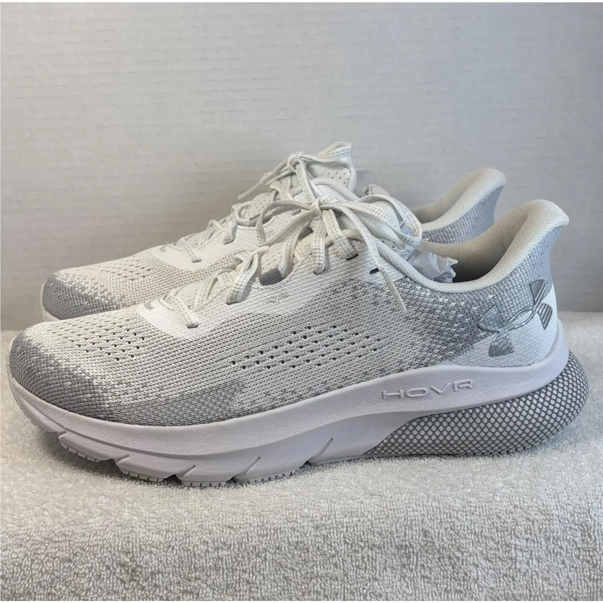 Under Armour shoes - Under Armour Turbulence 2 - Turbulence - 3026525-101 - White & Gray (UPC: 0196883945177) 0