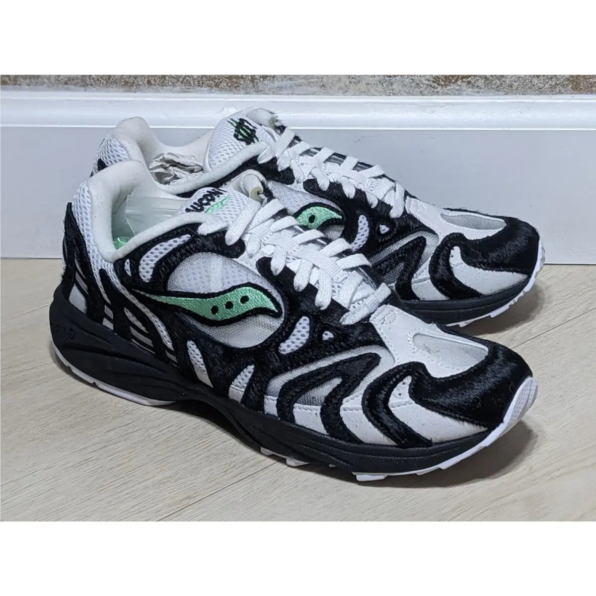 Saucony shoes - Saucony size x Grid Azura 2000 - S70526-1 - White (UPC: 194713790034) 1