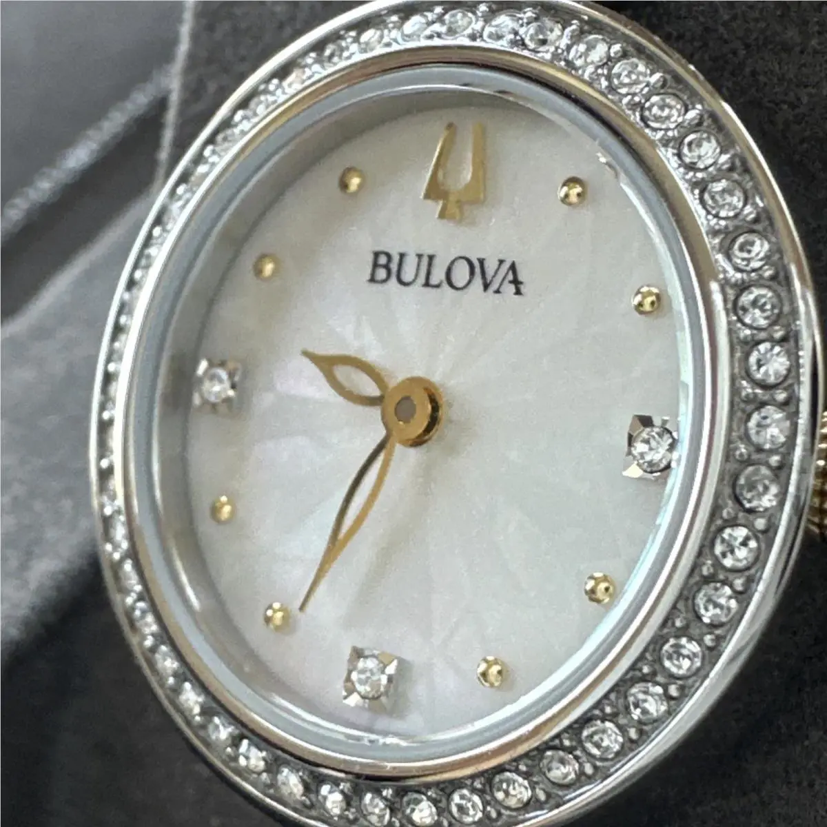 Bulova Women`s Gift Set 24mm Quartz Watch 98X120