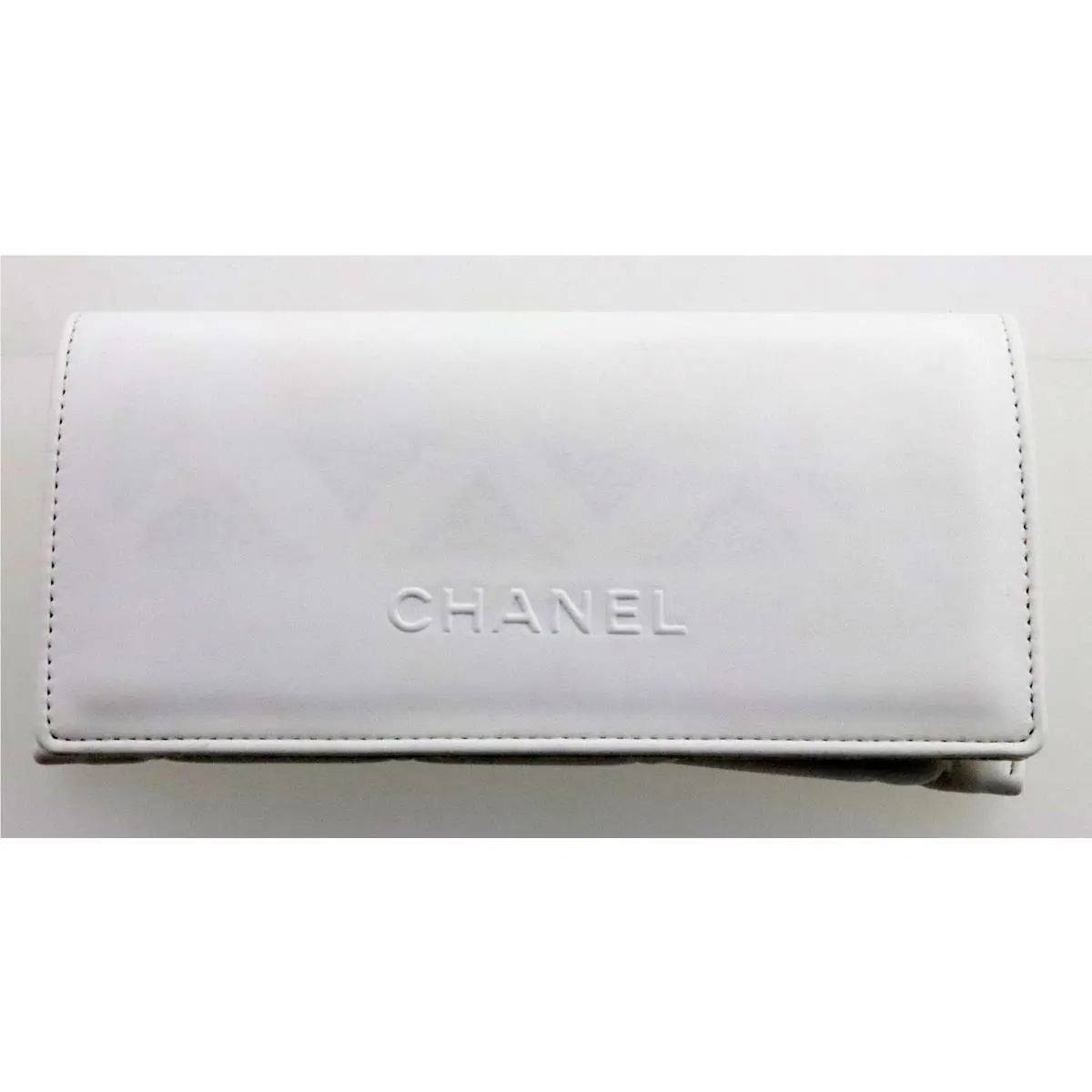 Chanel White Cambon Quilted Magnetic Leather Sunglasses Case Italy