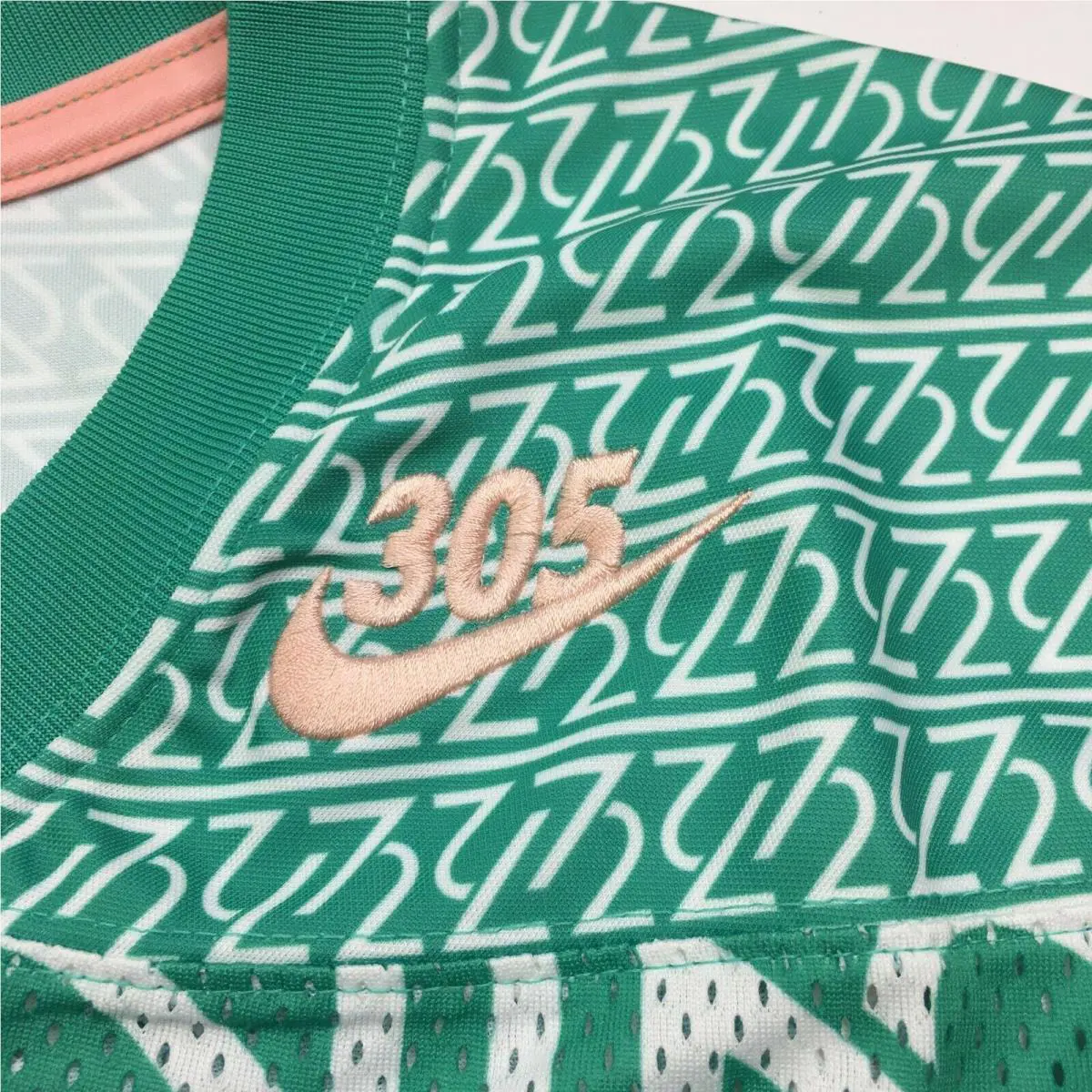 Nike clothing - Green (UPC: 193153650748) 4