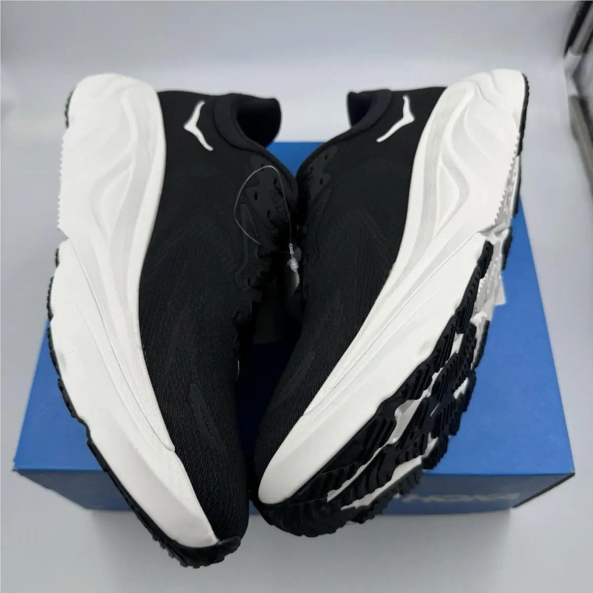 Hoka shoes - Hoka One One Arahi 8 - 1168690/BWHT - Black/white 5