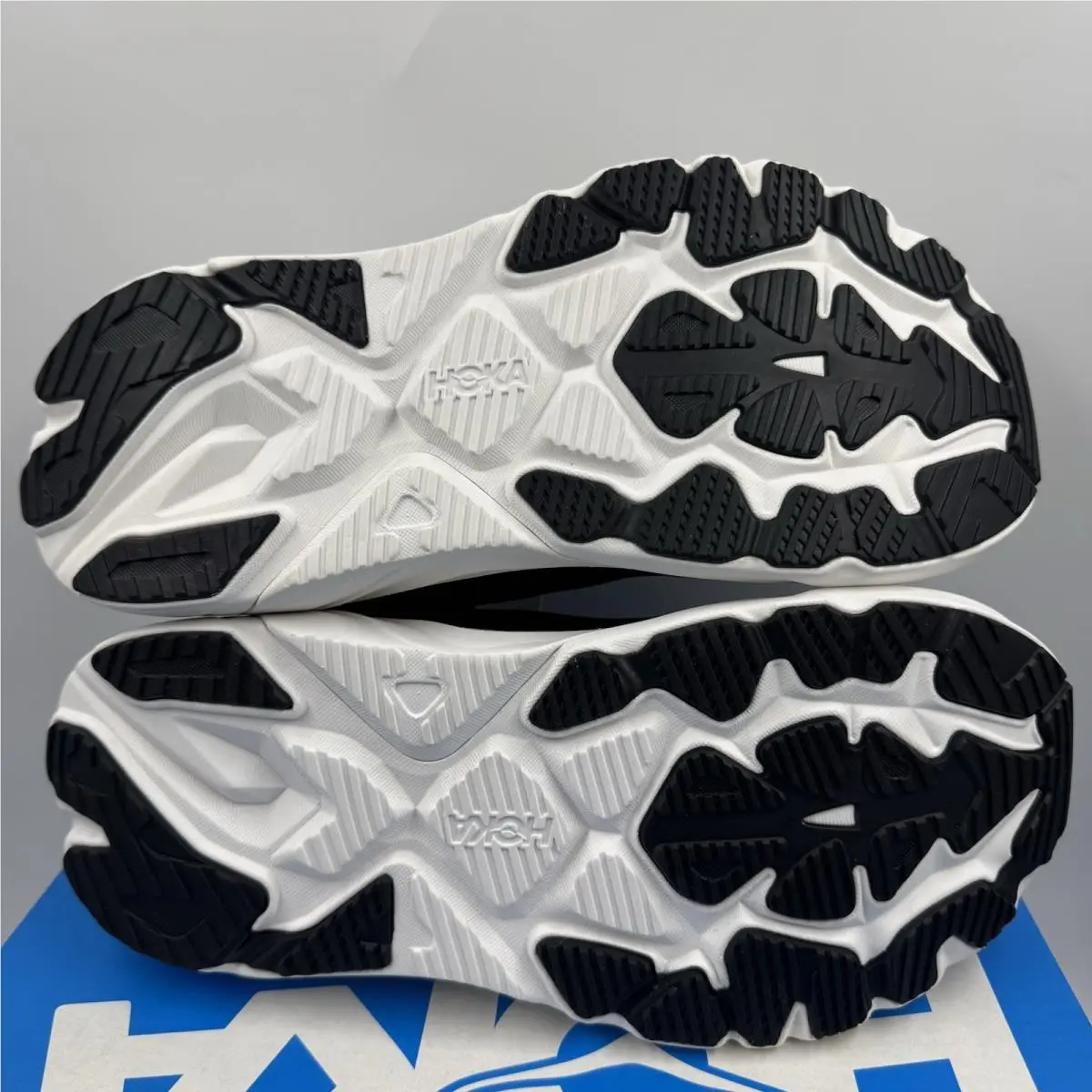 Hoka shoes - Hoka One One Arahi 8 - 1168690/BWHT - Black/white 6