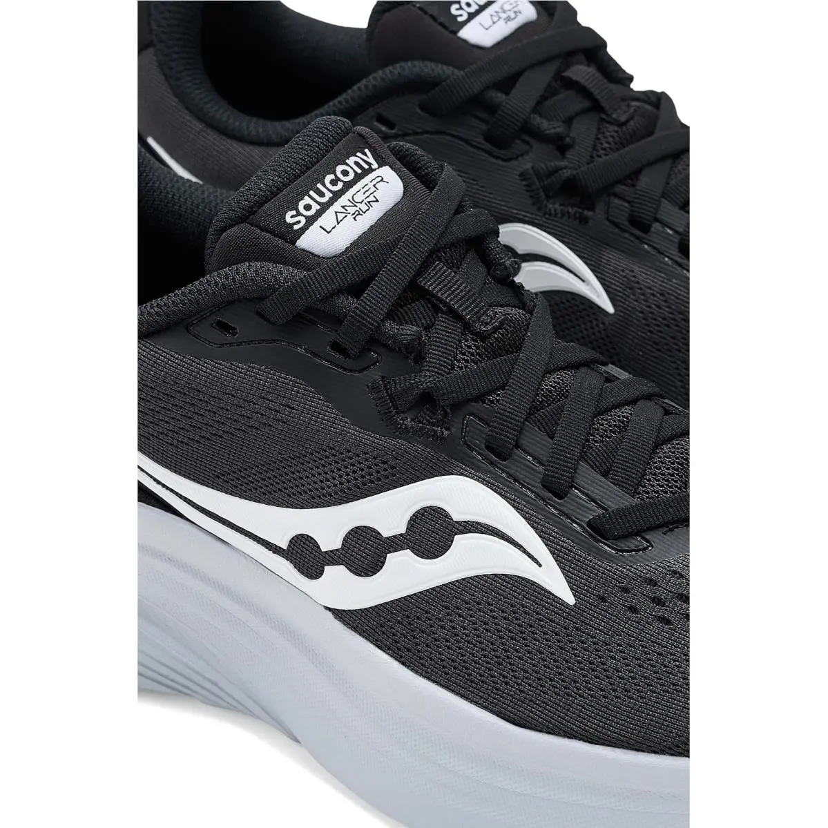 Saucony shoes - Black/White 4