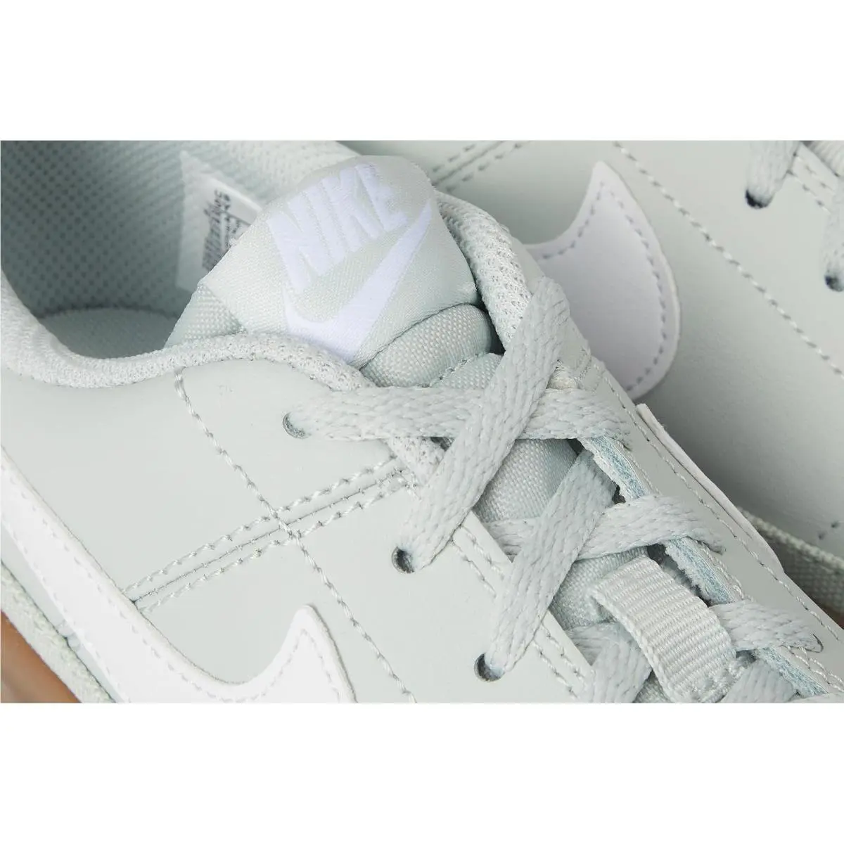 Nike shoes - Black/White/Gum Light Brown 32