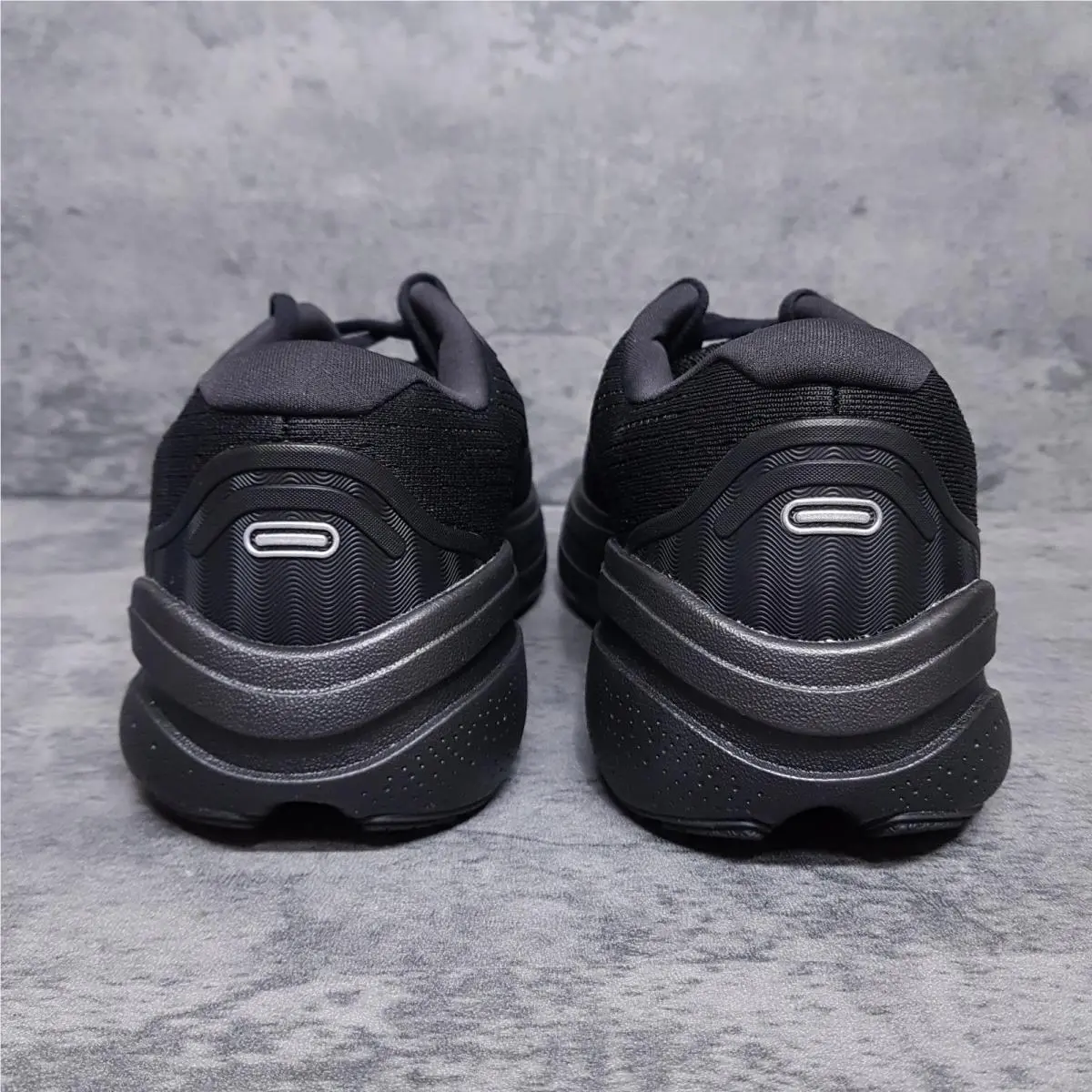 Brooks shoes - Brooks Ghost Max 2 - Ghost Max - 120420-1B-020 - Black 2