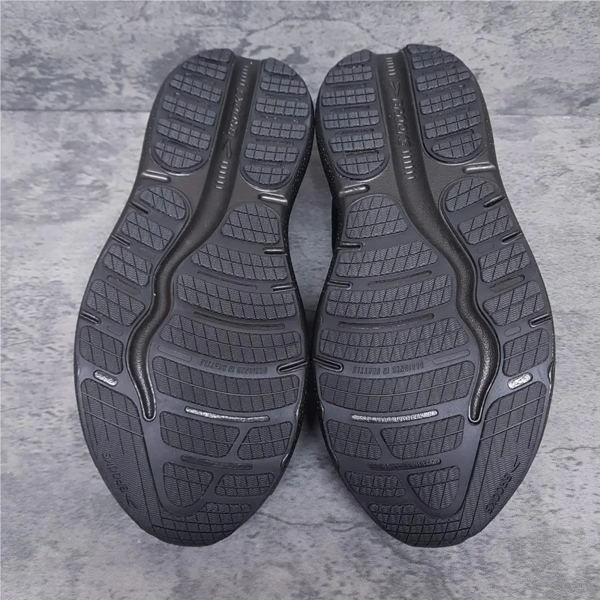 Brooks shoes - Brooks Ghost Max 2 - Ghost Max - 120420-1B-020 - Black 3