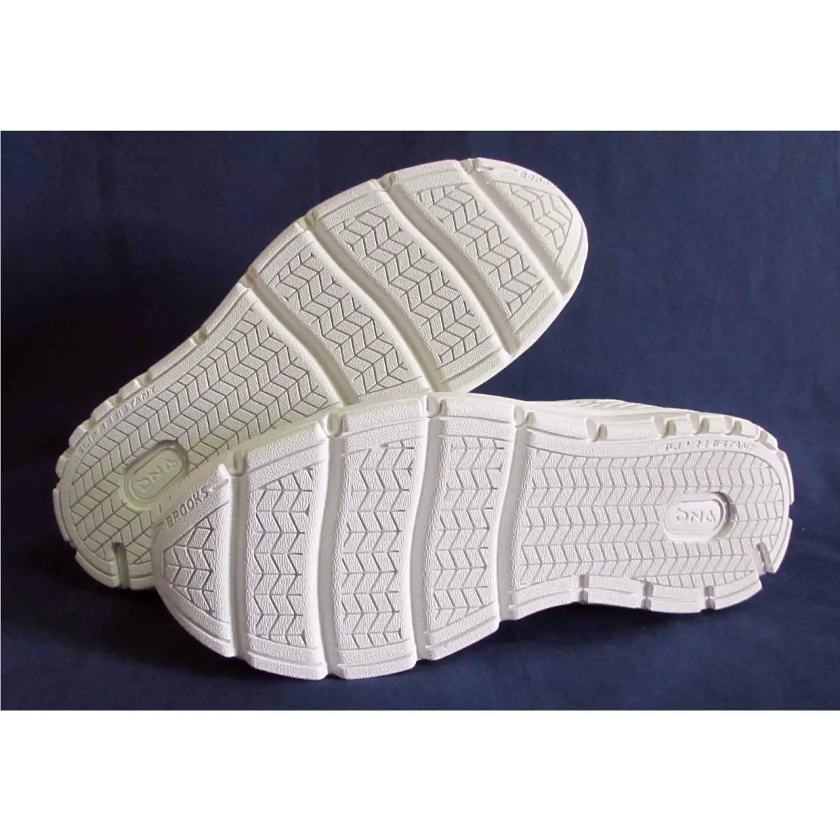 Brooks shoes - White 4