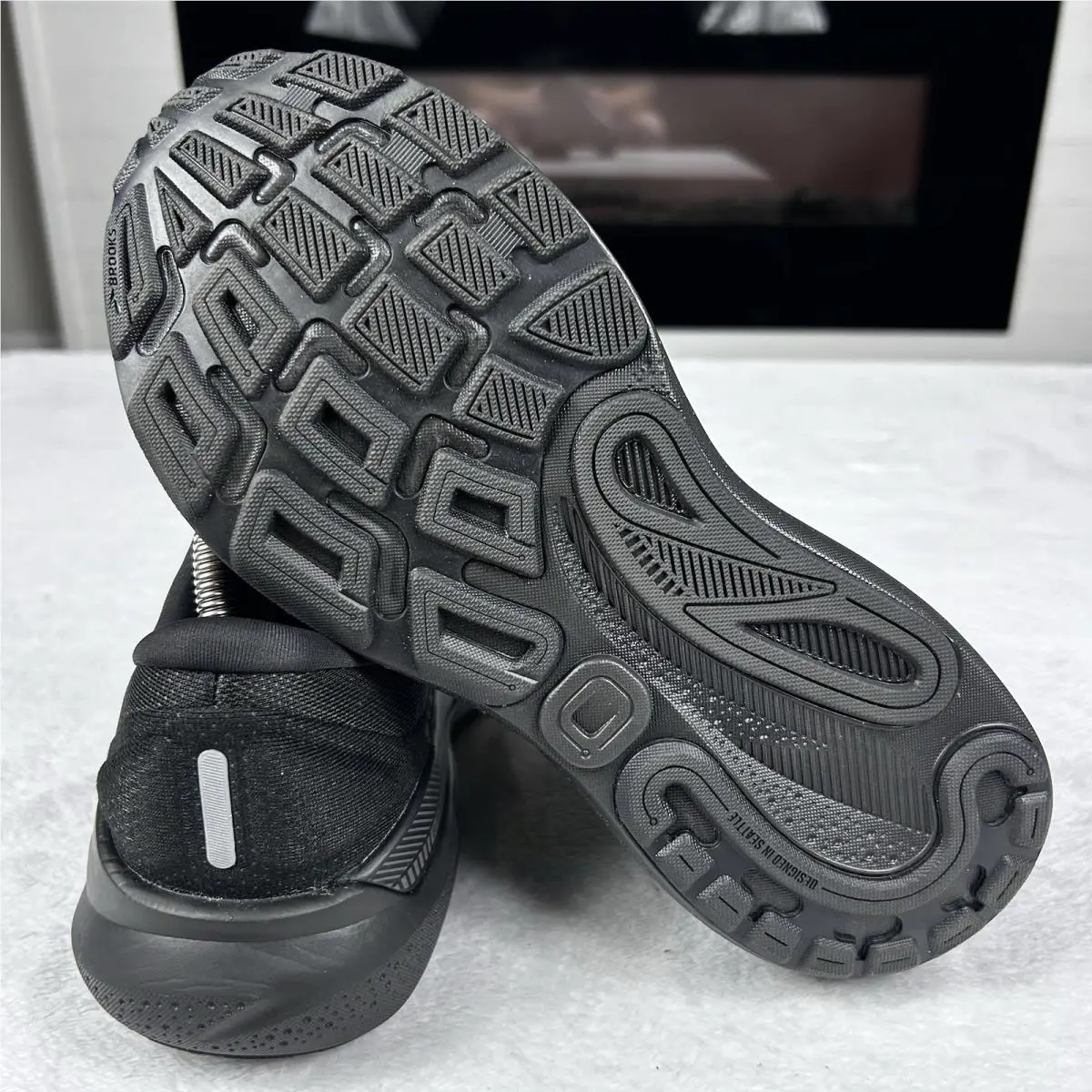 Brooks shoes - Brooks Adrenaline GTS 24 - Adrenaline GTS - 110437-1D-020 - Black (UPC: 0195394531763) 11