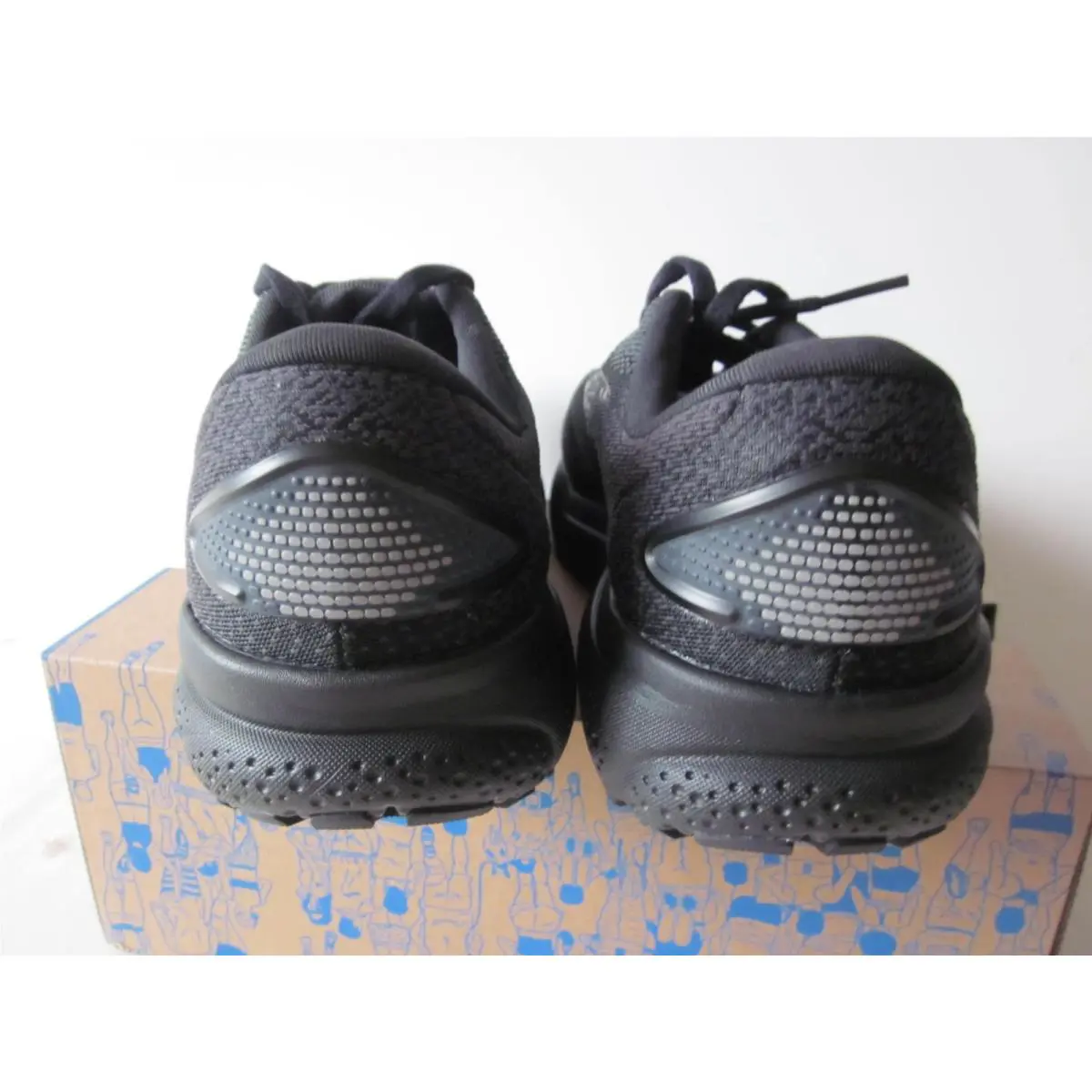 Brooks shoes - Brooks Ghost 16 - Ghost - Black 1