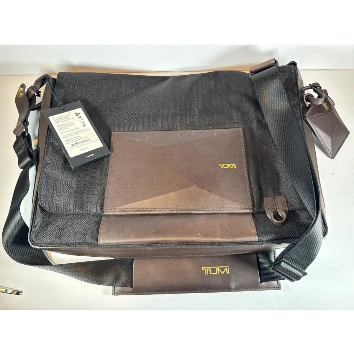 Tumi Dror Messanger Bag Tags Rare Minor Scuffs Nice
