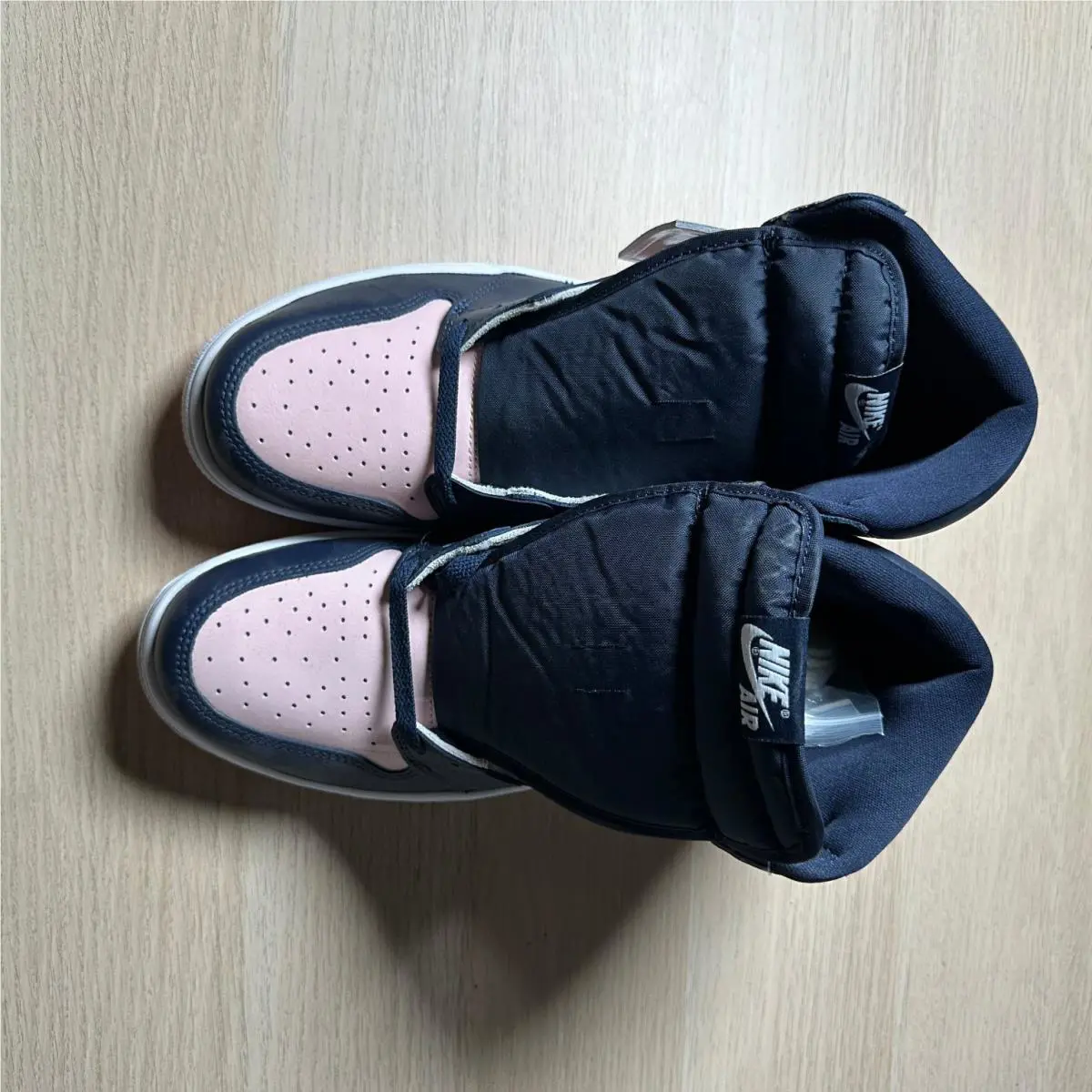 Nike shoes - Air Jordan 1 Retro High OG - Particle Beige Navy White 0