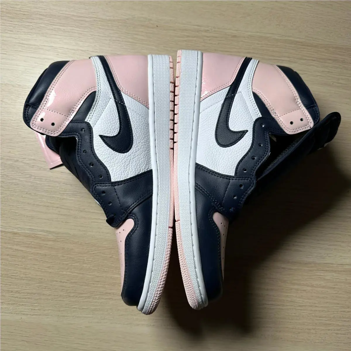 Nike shoes - Air Jordan 1 Retro High OG - Particle Beige Navy White 2
