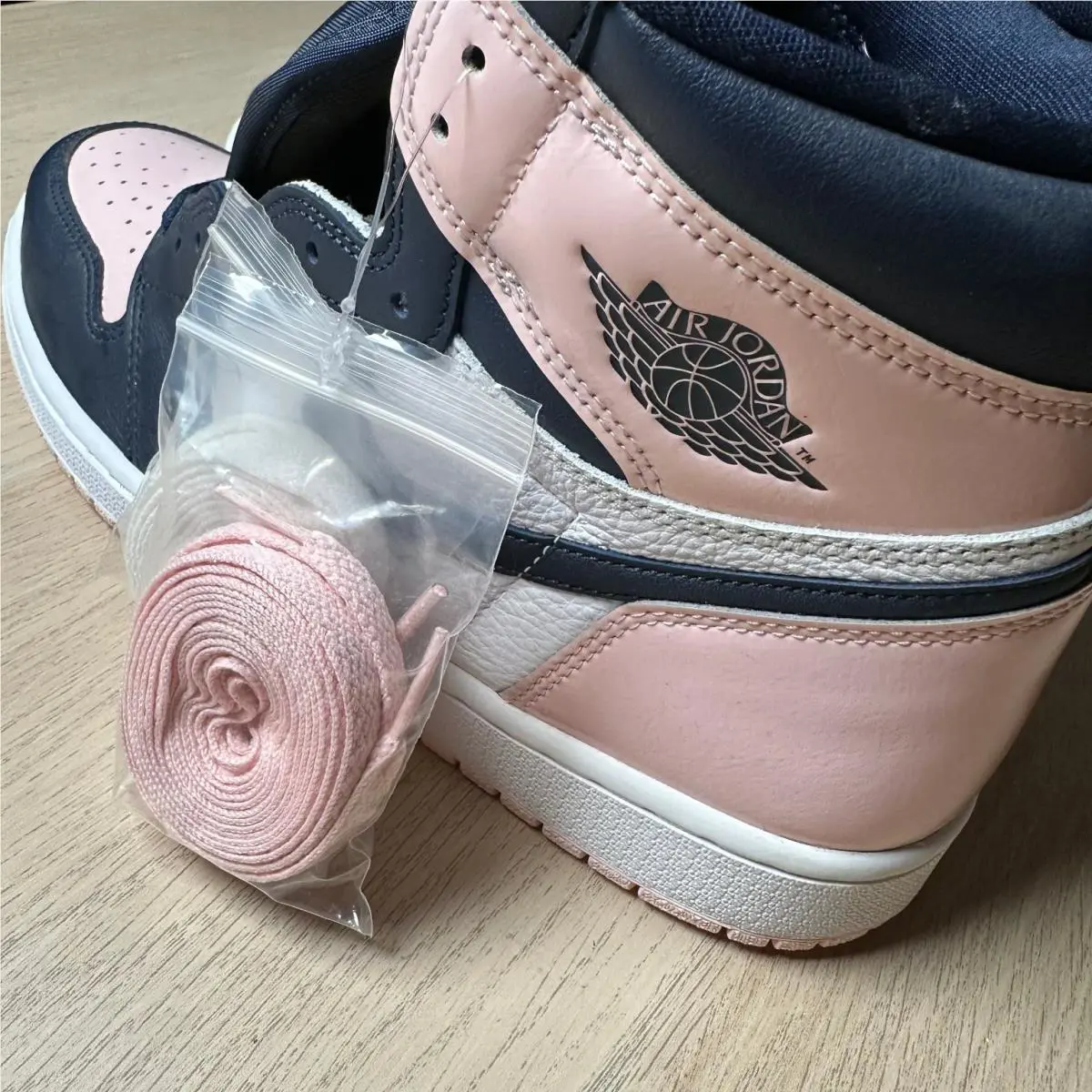 Nike shoes - Air Jordan 1 Retro High OG - Particle Beige Navy White 3