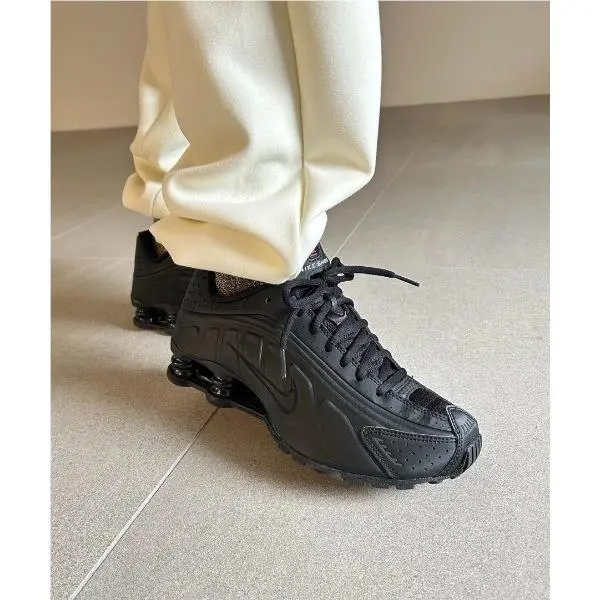 Nike shoes - Nike Shox R4 - Shox - HQ1988-001 - Black 1