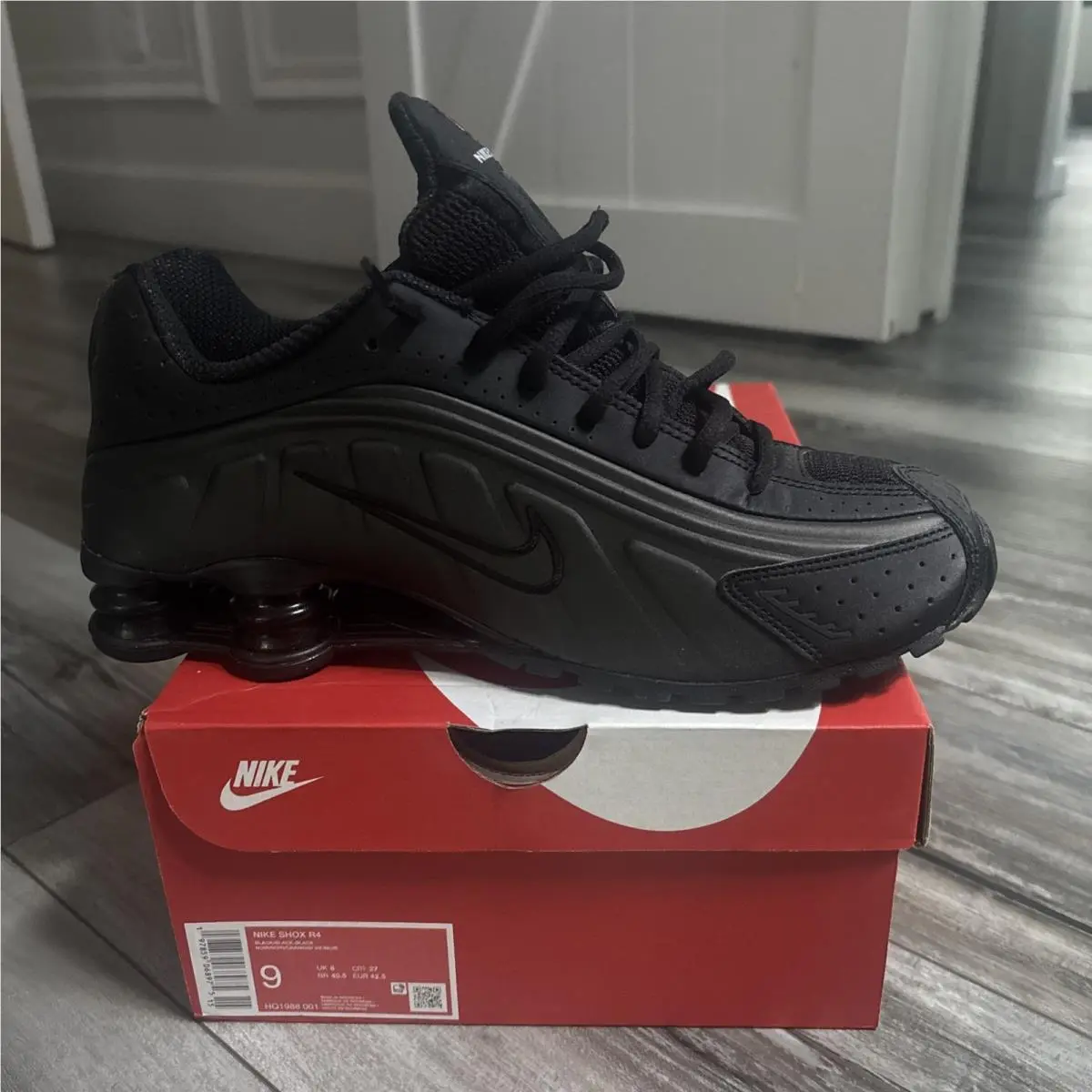 Shox R4 ‘triple Black’ Men`s Size 9 Nby HQ1988-600 No Lid by Nike