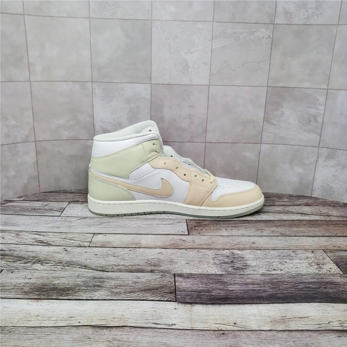 Nike shoes - Air Jordan 1 Mid SE - HJ6654-100 - Beige 4