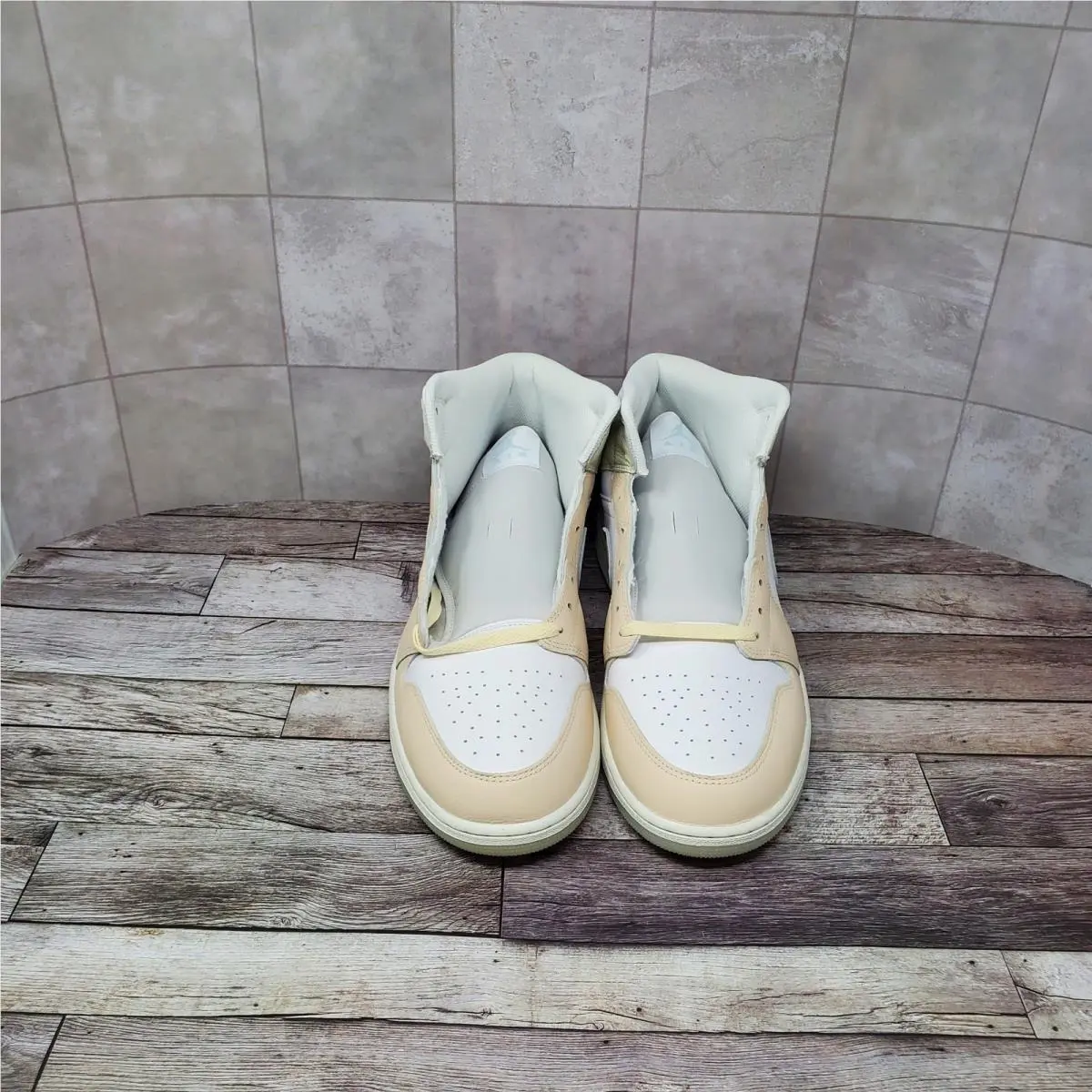Nike shoes - Air Jordan 1 Mid SE - HJ6654-100 - Beige 0