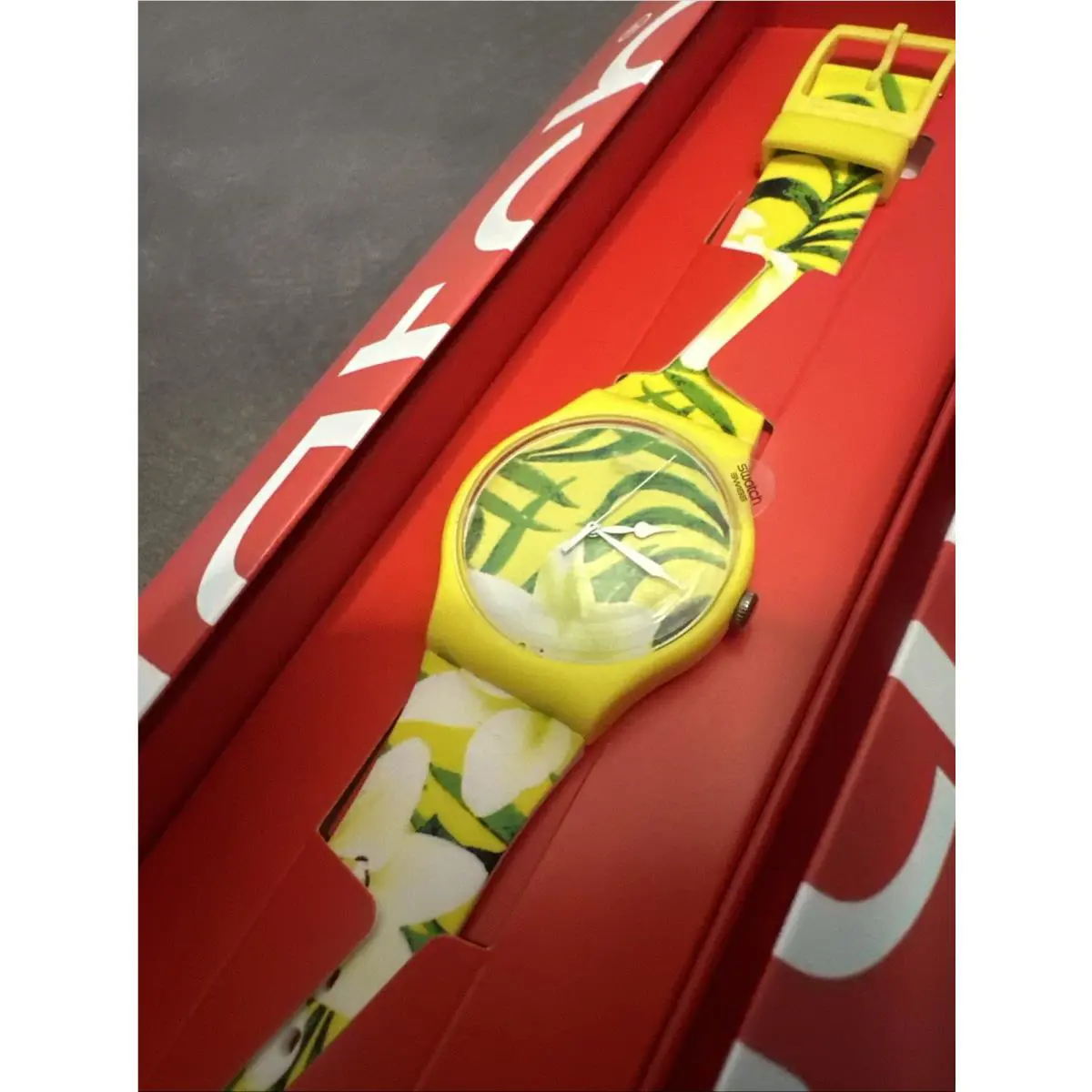 Swatch Limbo Dance Unisex Flowers Yellow Green 41mm Watch SUOJ104