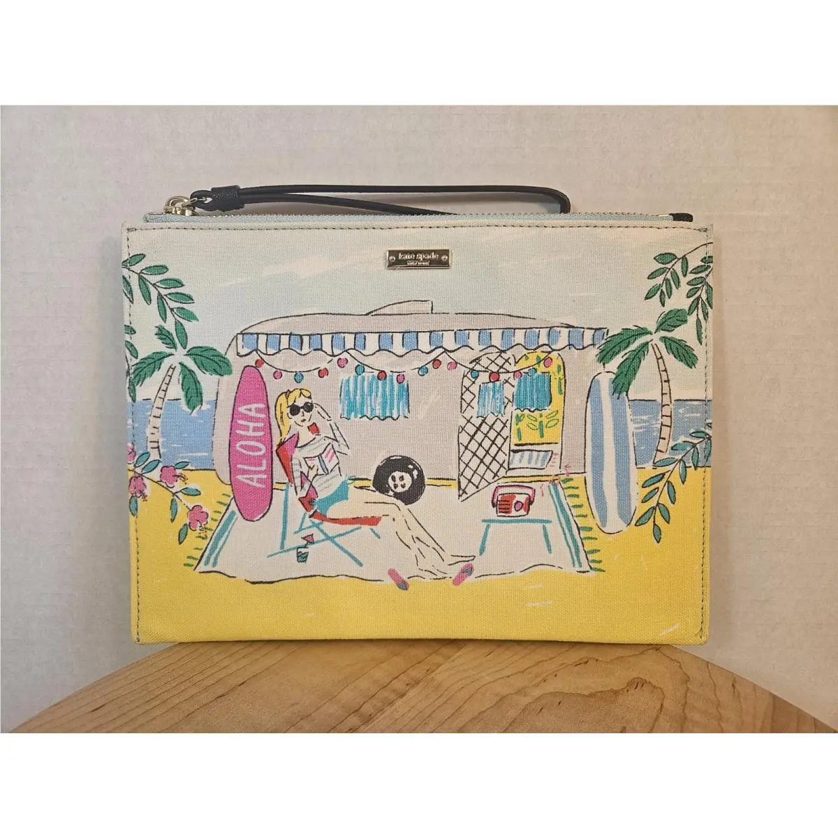 Kate Spade 2020 Hawaiian Exclusive Aloha Beach Scene Bella Pouch Wristlet