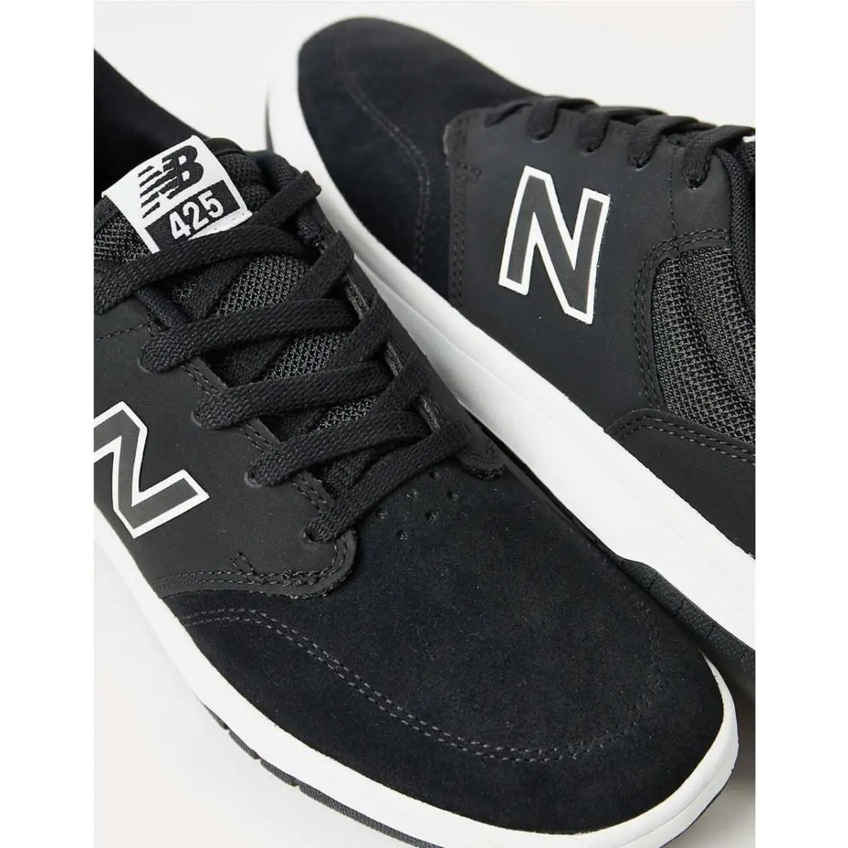 New Balance shoes - Black/ White 1