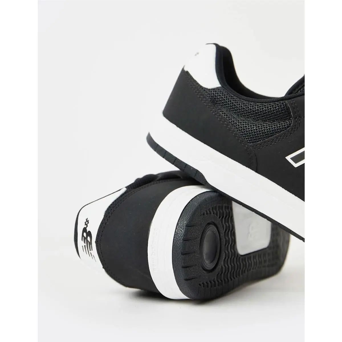 New Balance shoes - Black/ White 2