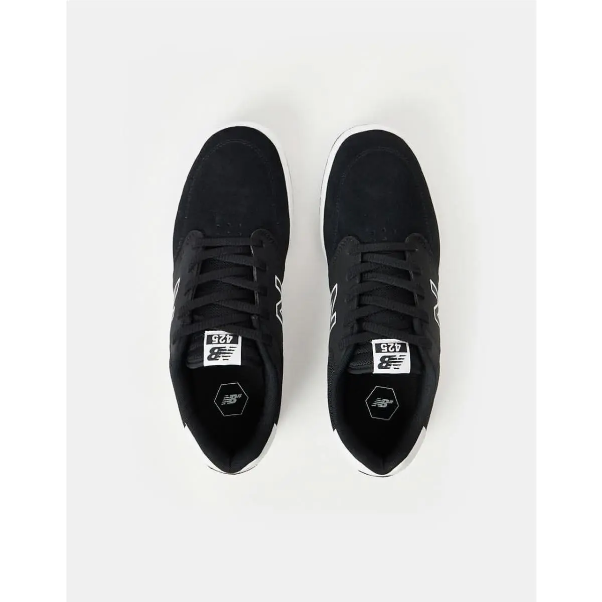 New Balance shoes - Black/ White 4