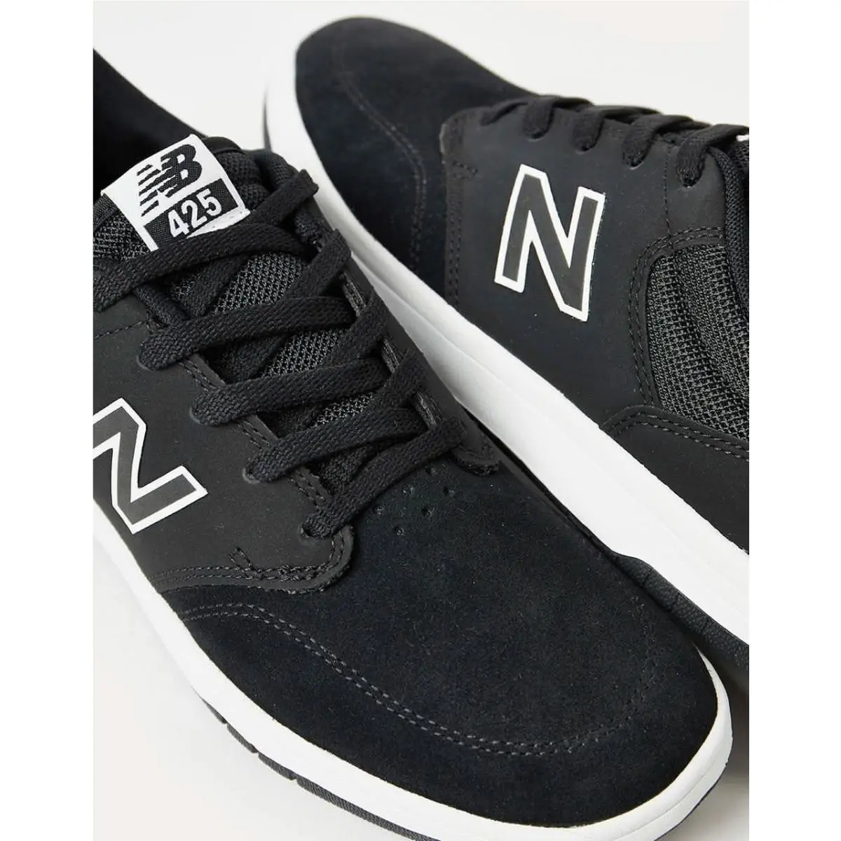 New Balance shoes - Black/ White 8