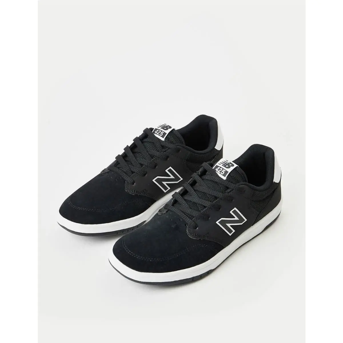 New Balance shoes - Black/ White 6