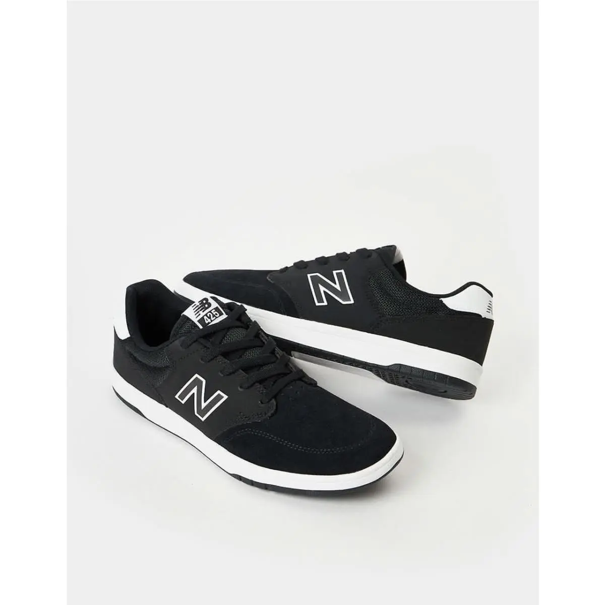 New Balance shoes - Black/ White 7