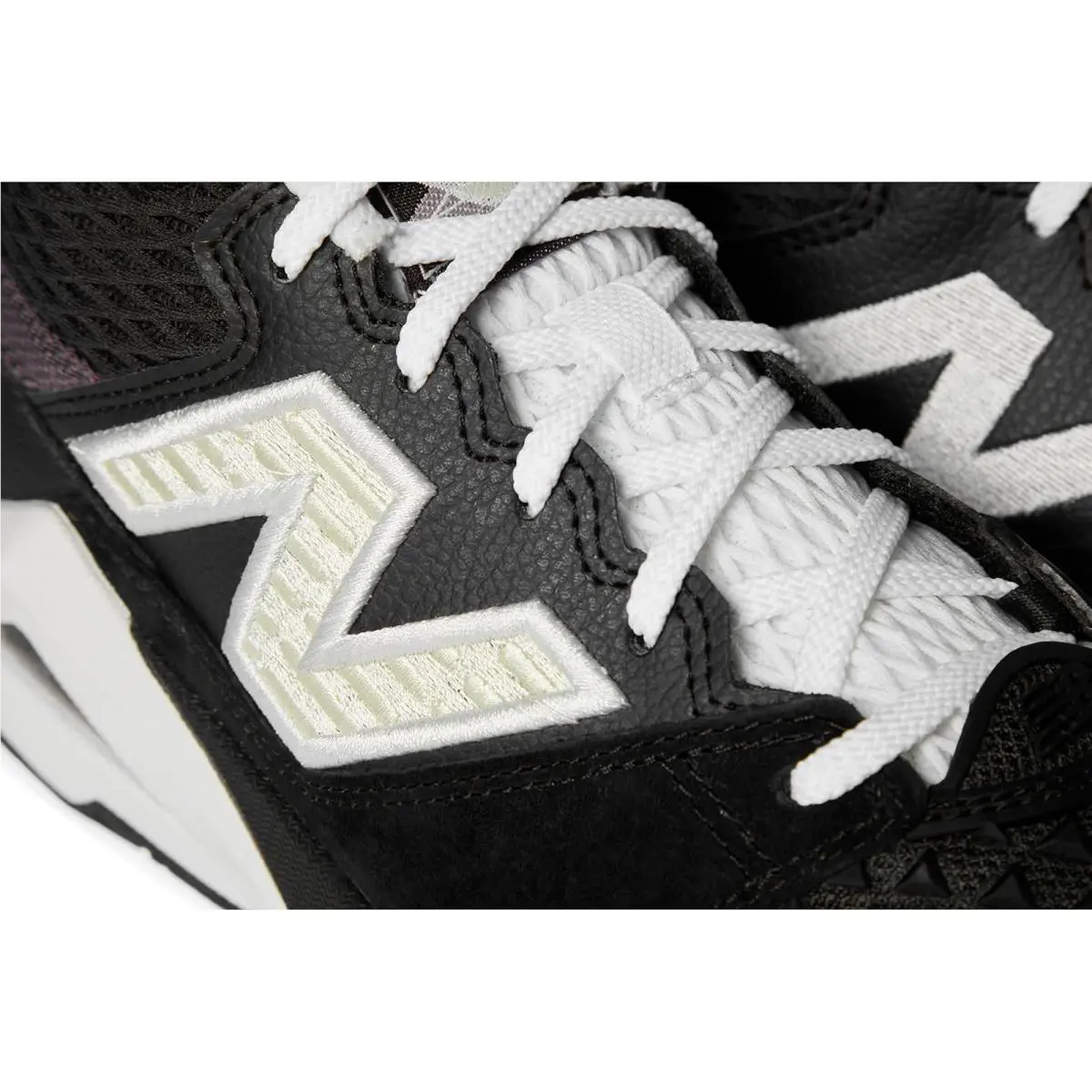 New Balance shoes - Black/White 4