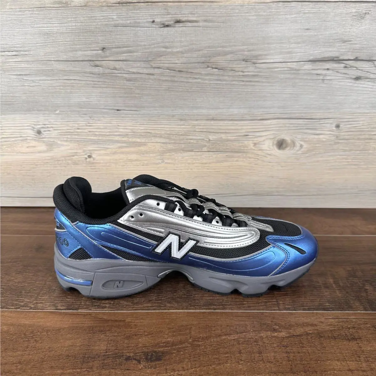 New Balance shoes  - Silver 4