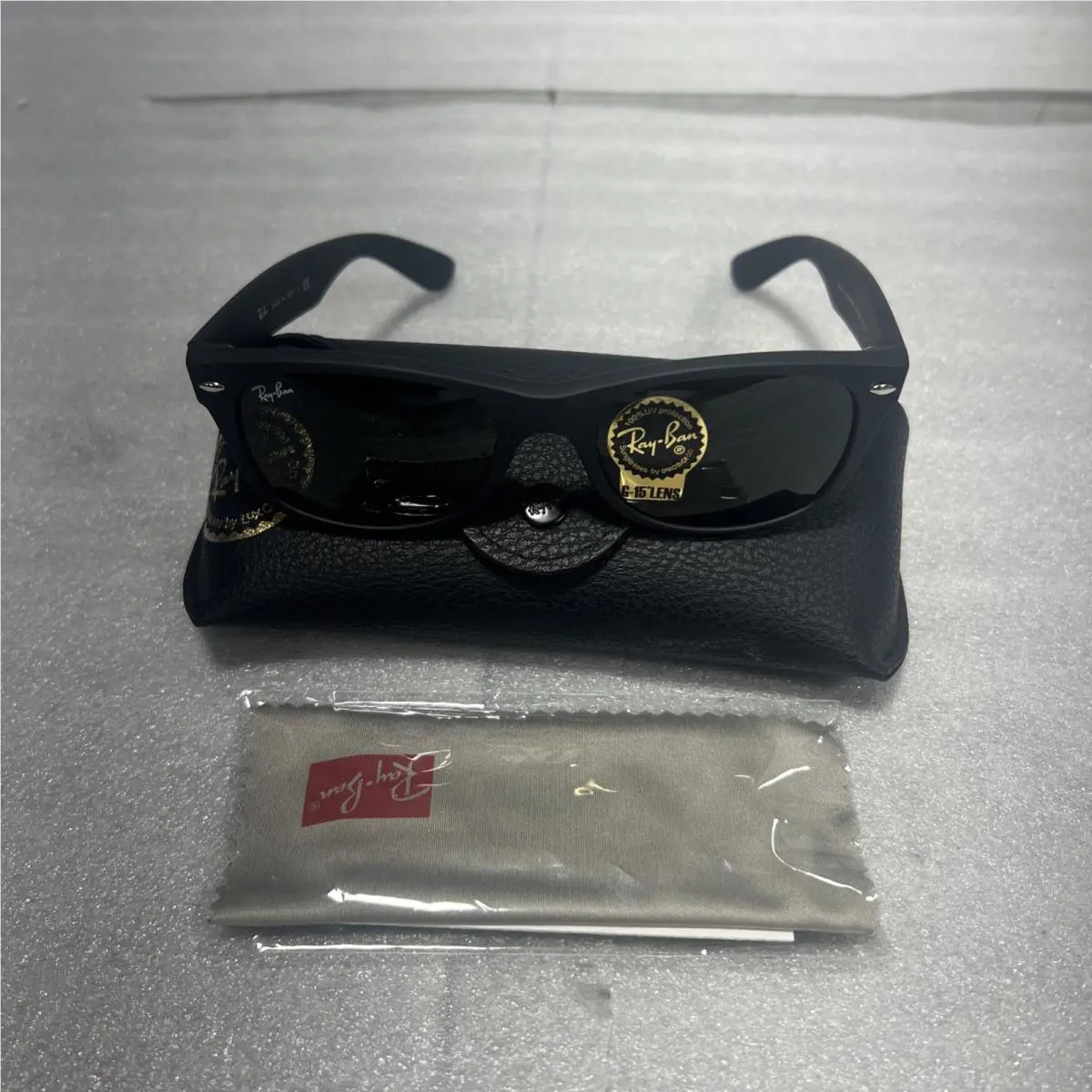 Ray-ban Ray Ban New Wayfarer RB2132 6462/31 55 Ray Ban Wayfarer RB2132 6462/31 55 Sunglasses Unisex Black /green