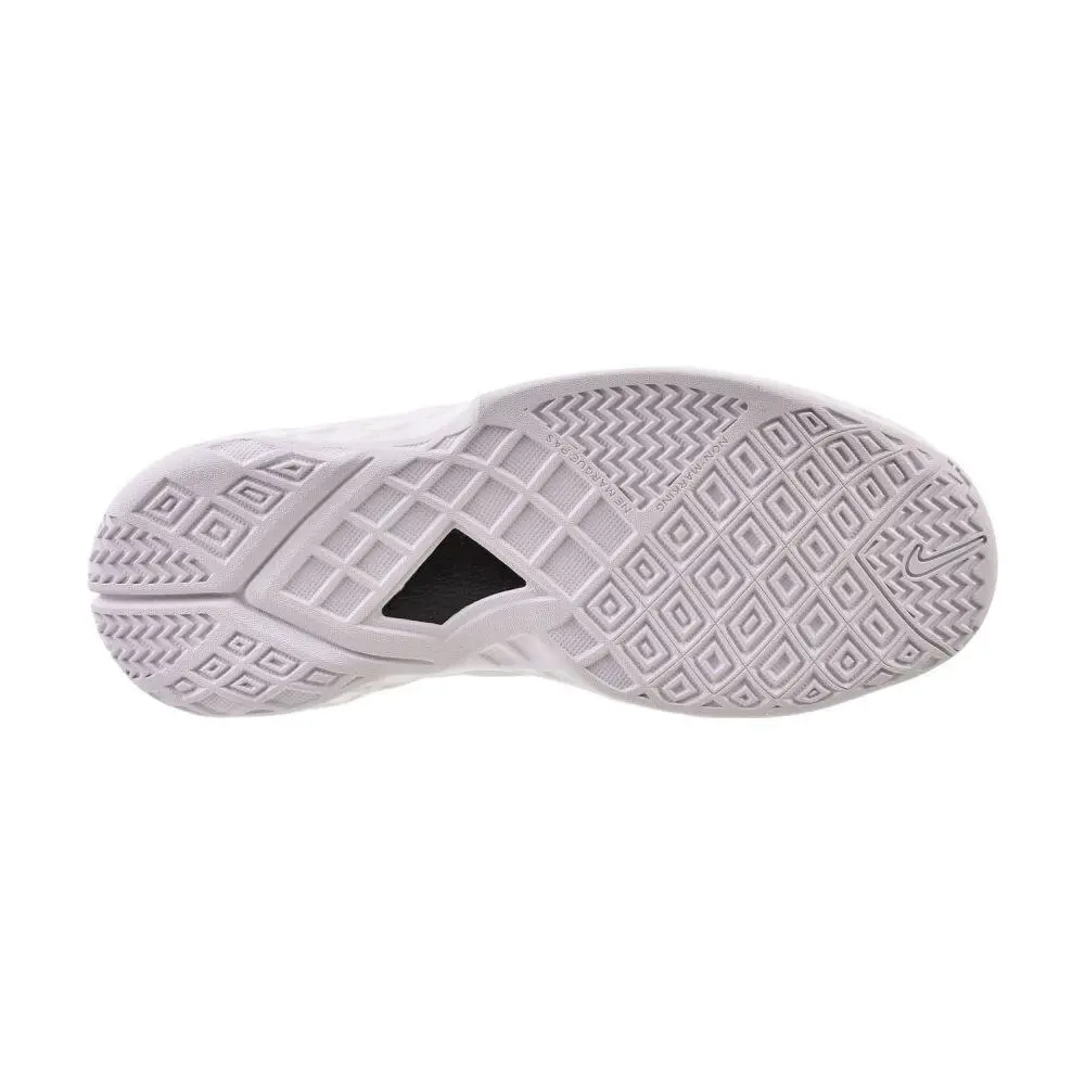Nike shoes - White/White/White 4