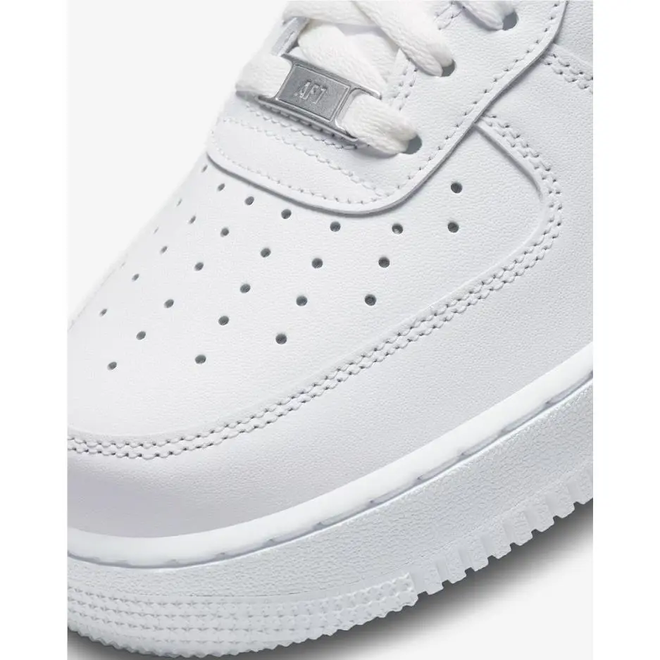 Nike shoes - White 3