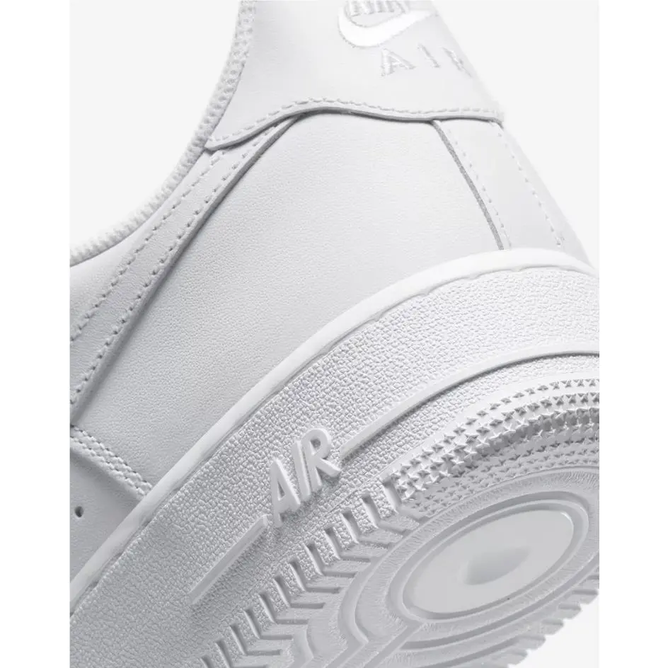 Nike shoes - White 4