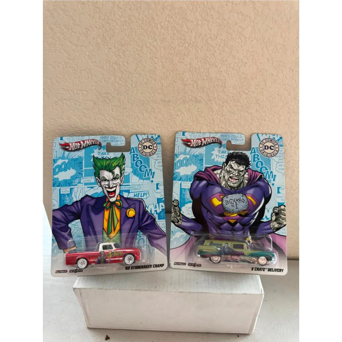 Hot Wheels 2x DC Comics `63 Studebaker Champ/8 Crate Delivery E49