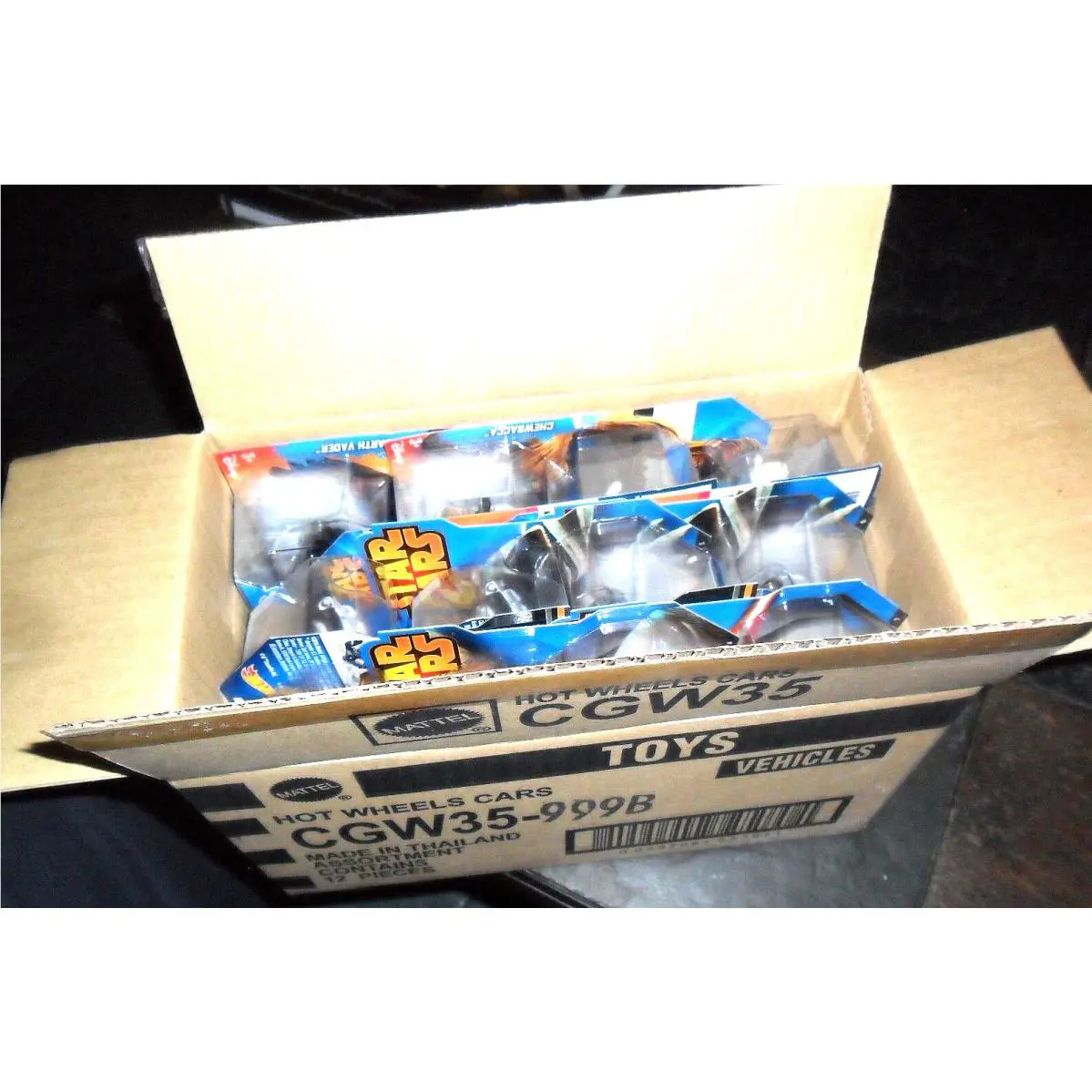 2014 Hot Wheels Star Wars Case 12 Cars CGW35-999B Yoda Tusken Raider R2D2 +