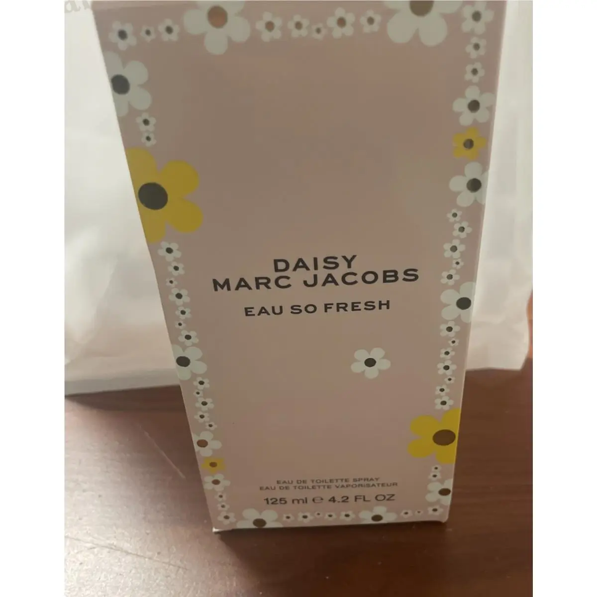 Marc Jacobs Daisy Eau So Fresh Women`s Eau De Toilette 4.2 Fl Oz Unsealed Box