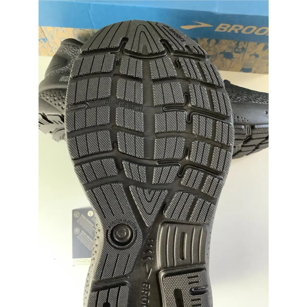 Brooks shoes - Brooks Ghost 16 - Ghost - Black 3