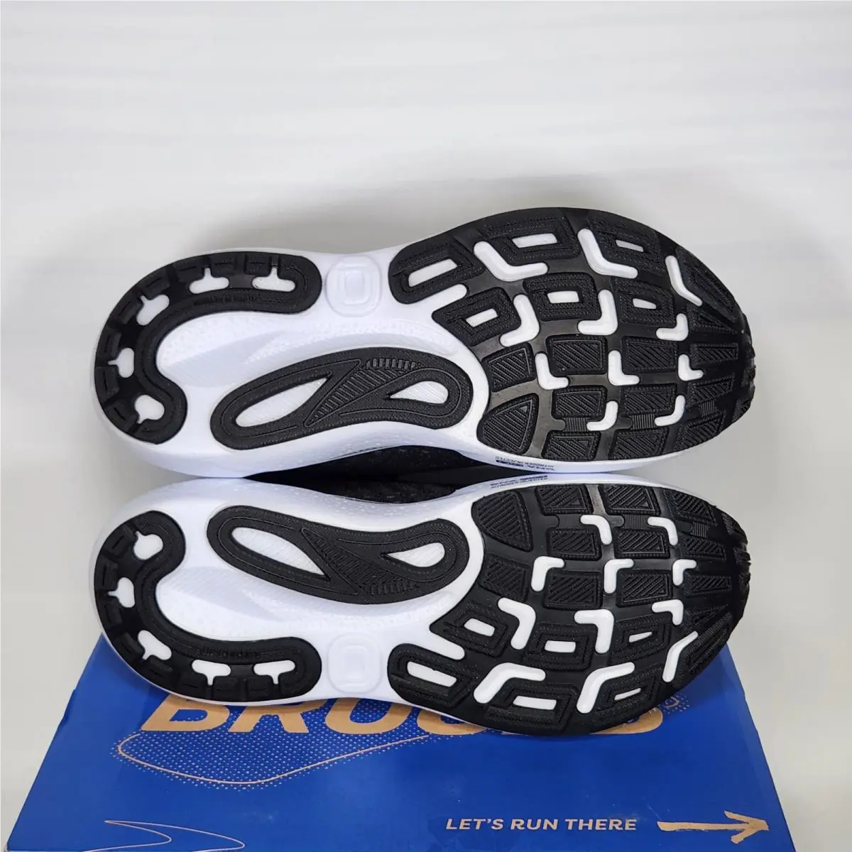 Brooks shoes - Brooks Adrenaline GTS 24 - Adrenaline GTS - Black 3