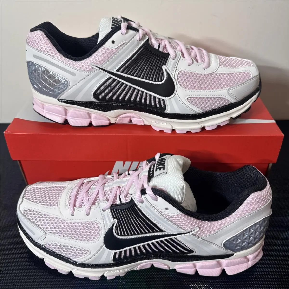 Nike Sneakers Men’s Size 10 Pink Air Zoom Vomero 5 FB9149-600