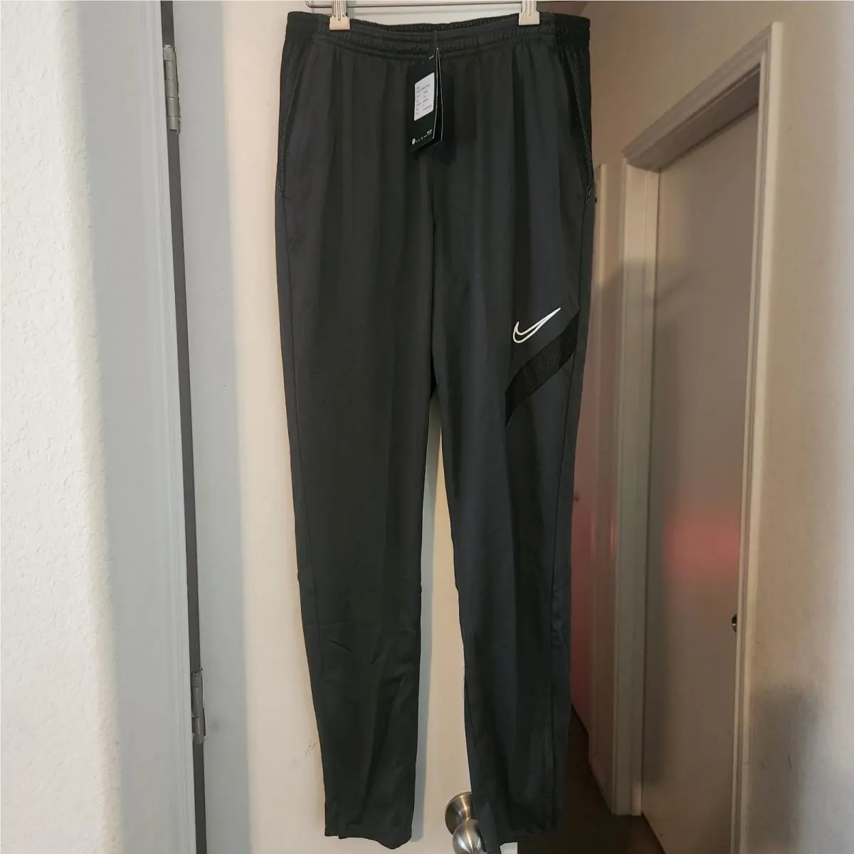 Nike clothing - BV6934 - BV6934 - Gray (UPC: 00193654368180) 1