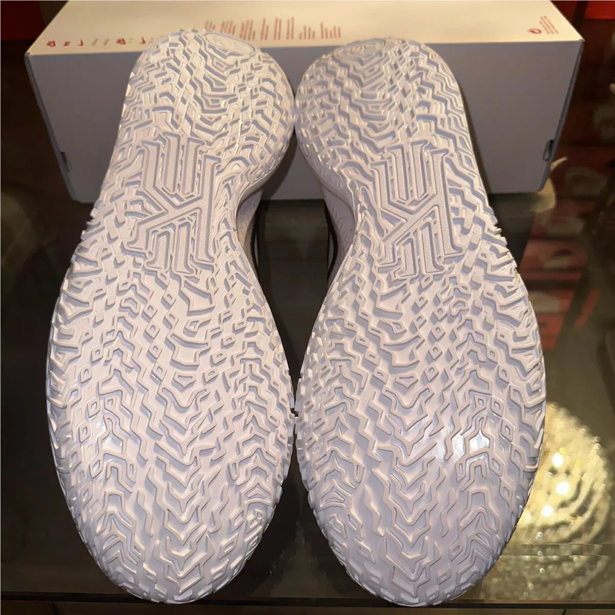 Nike shoes - Nike Kyrie 4 - Kyrie - DM5041-002 - SILVER/WHITE 3