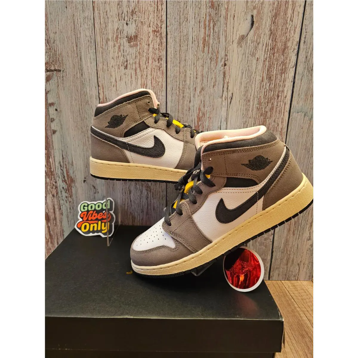 Nike shoes - Air Jordan 1 Mid SE - HQ2014-100 - Gray 0