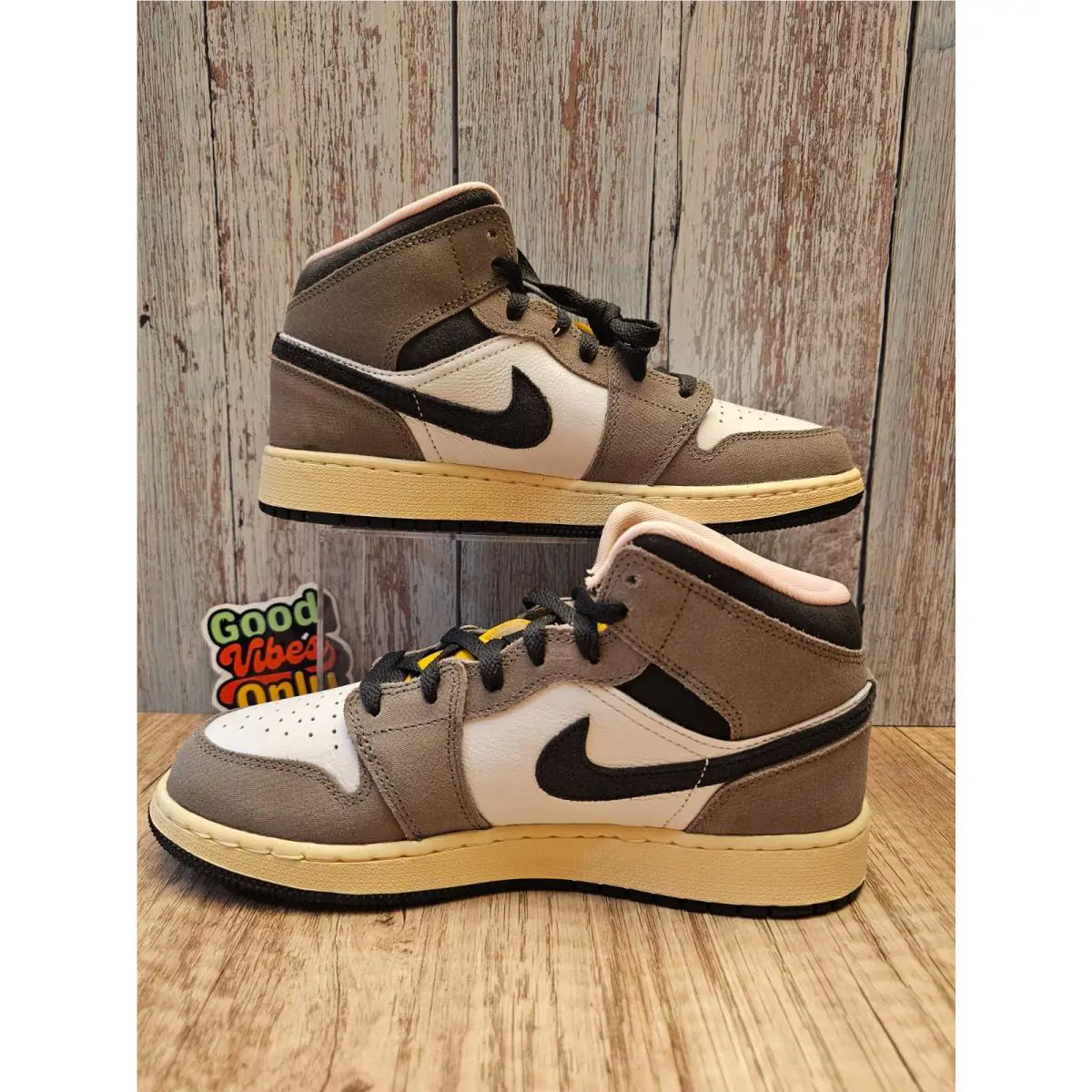 Nike shoes - Air Jordan 1 Mid SE - HQ2014-100 - Gray 1