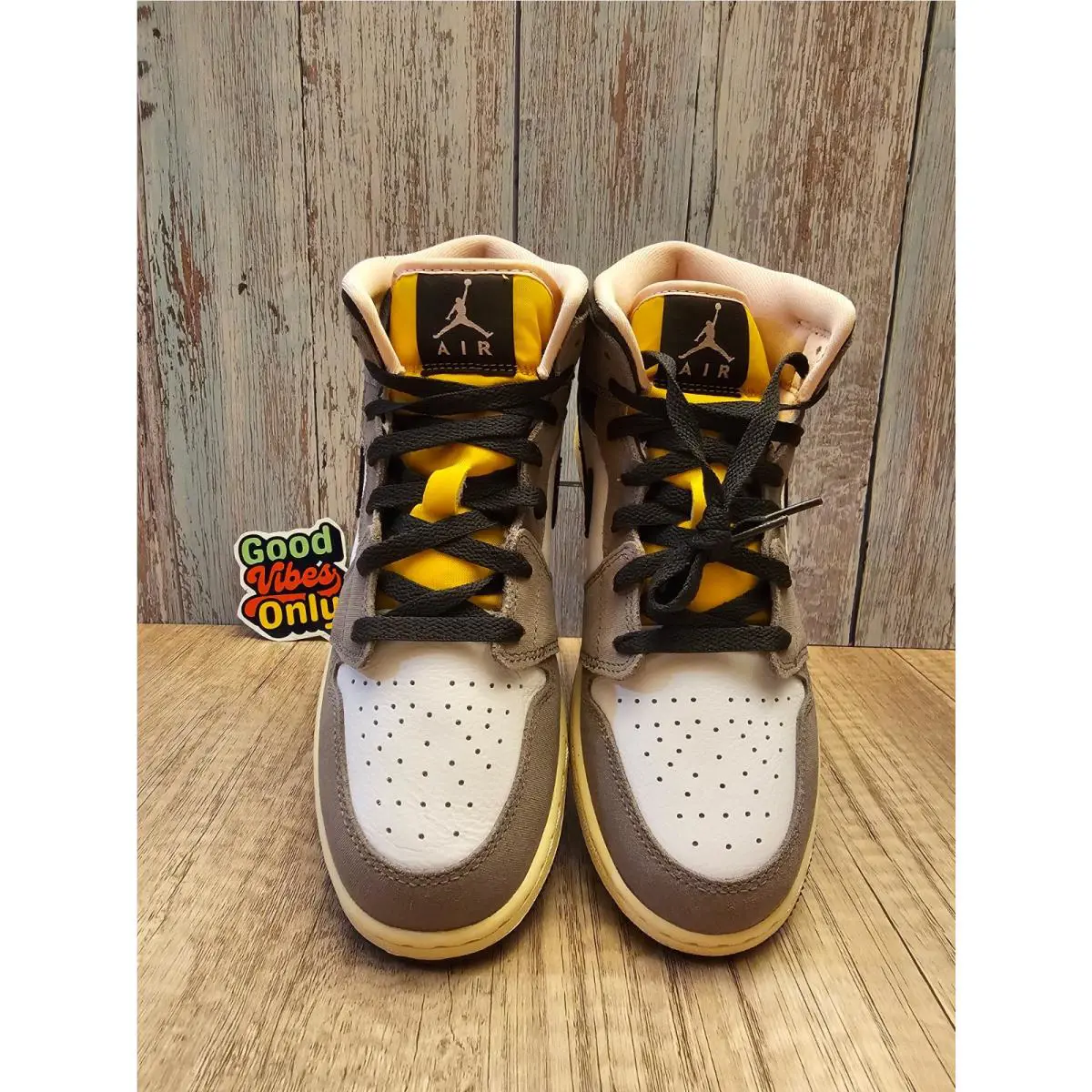 Nike shoes - Air Jordan 1 Mid SE - HQ2014-100 - Gray 2