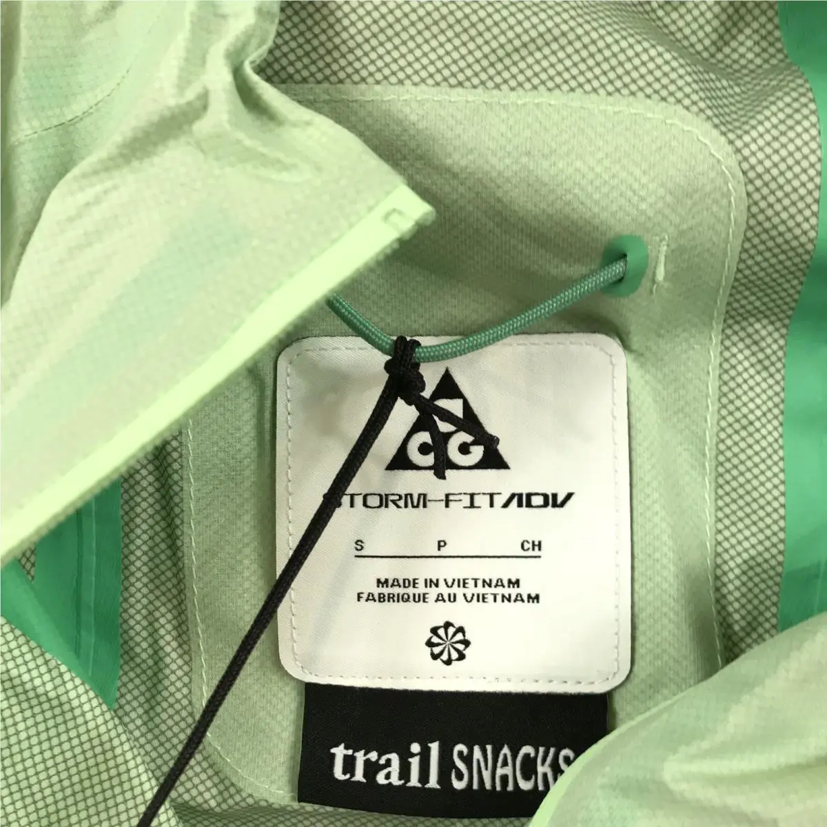 Nike clothing - Nike ACG Trail Snacks Storm Fit Jacket - Green (UPC: 197593979803) 2