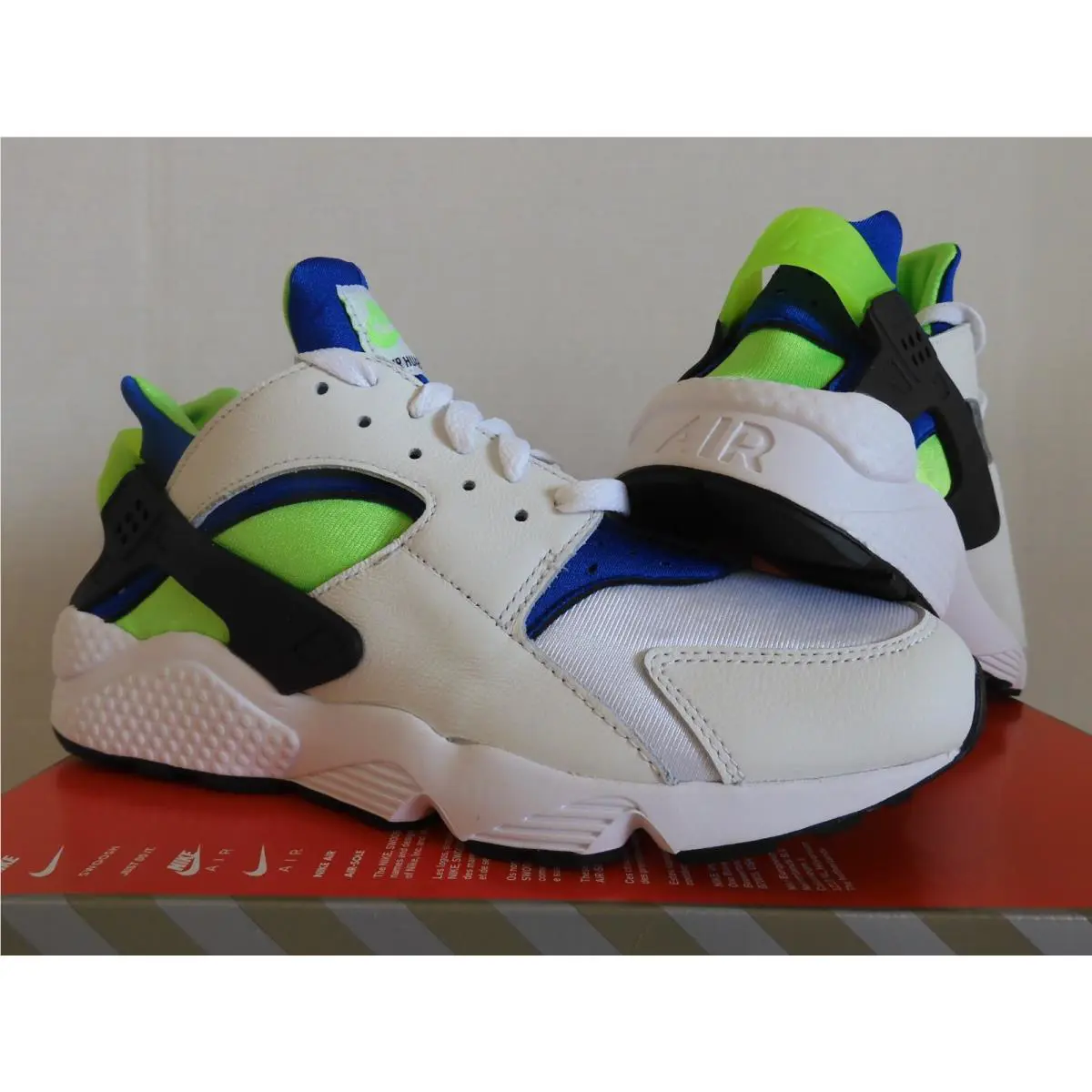 Nike shoes - Nike Air Huarache - Air Huarache - White (UPC: 194502650402) 0